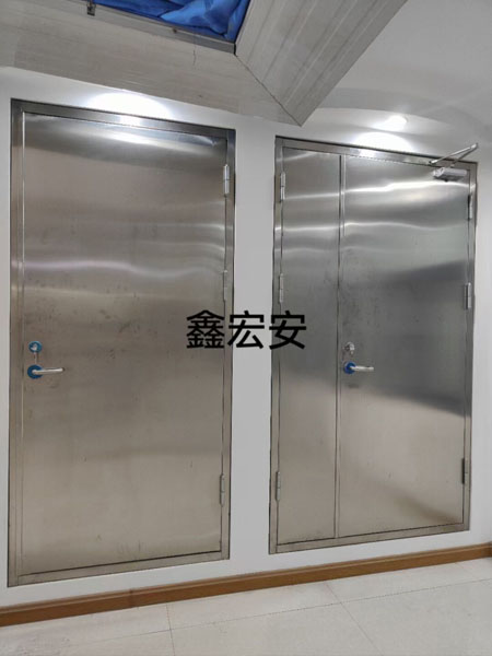 不銹鋼防火門(mén)展品.jpg